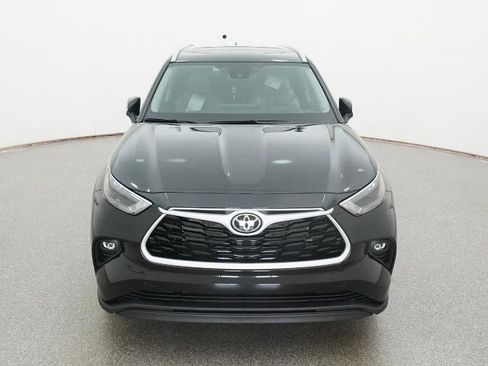New 2026 Toyota Highlander XLE image 3