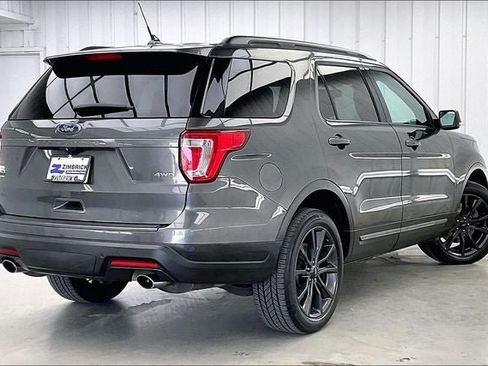Used 2019 Ford Explorer XLT w/ Equipment Group 202A AWD/4WD image 12