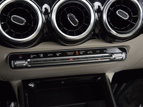 Used 2026 Mercedes-Benz GLB 250 image 27