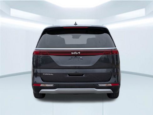 Used 2023 Kia Carnival LX FWD image 5