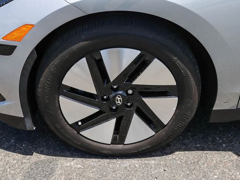 Used 2024 Hyundai Ioniq 6 SE RWD image 11