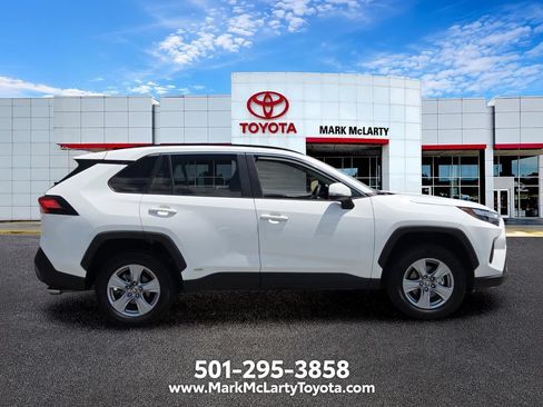 Used 2025 Toyota RAV4 XLE AWD/4WD image 6
