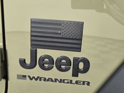 Used 2025 Jeep Wrangler Sport AWD/4WD image 32