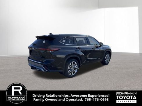 New 2026 Toyota Highlander Platinum image 6