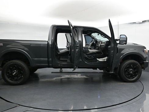 Used 2021 Ford F350 Platinum w/ Tremor Off-Road Package image 39