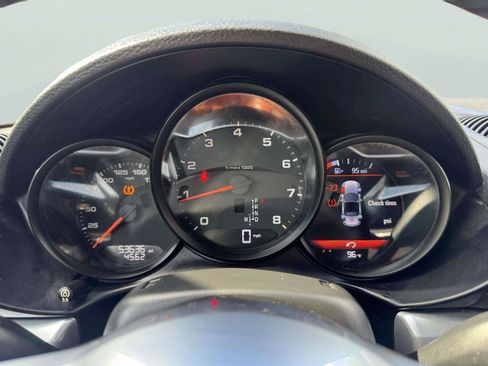 Used 2018 Porsche 718 Boxster RWD image 25
