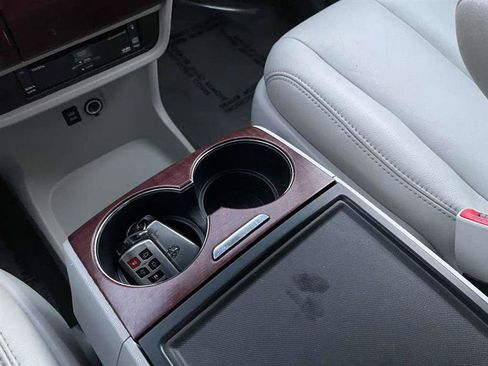 Used 2014 Toyota Sienna AWD image 80