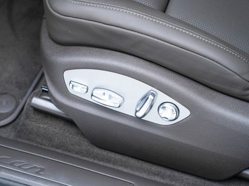 Used 2025 Porsche Macan image 15