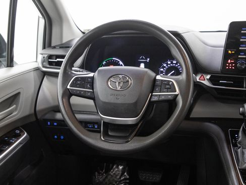Used 2021 Toyota Sienna LE FWD image 16