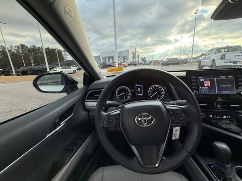 Used 2024 Toyota Camry SE image 14