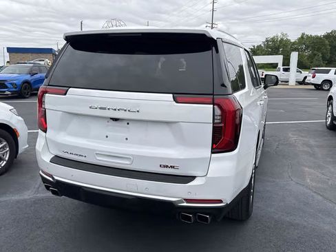 Used 2025 GMC Yukon Denali AWD/4WD image 3