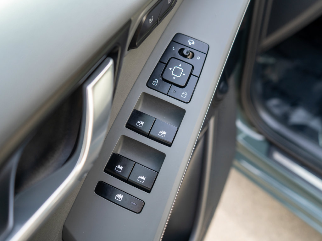 Certified 2023 Kia Niro SX Touring FWD image 17