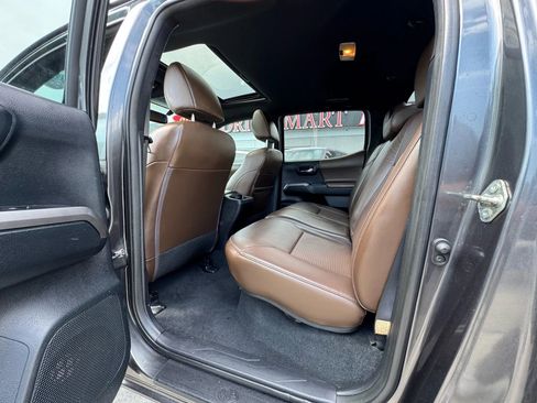 Used 2016 Toyota Tacoma Limited image 10