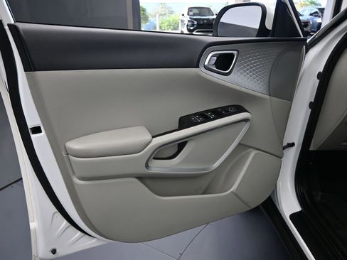 Used 2021 Kia Soul LX image 15