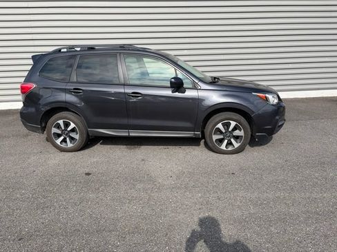 Used 2017 Subaru Forester 2.5i Premium w/ All-Weather Package AWD/4WD image 4