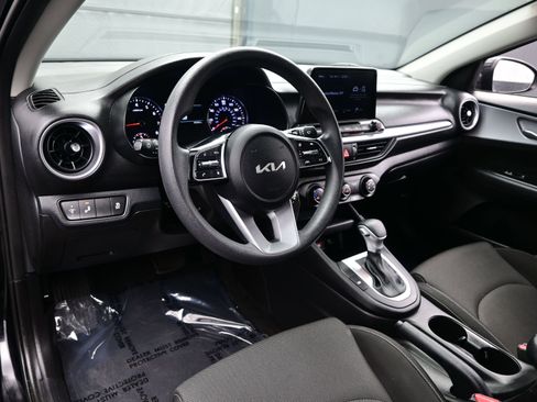 Used 2023 Kia Forte LXS w/ LXS Technology Package FWD image 12