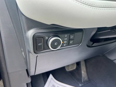 Certified 2025 Ford Explorer Platinum w/ Ultimate Package AWD/4WD image 9