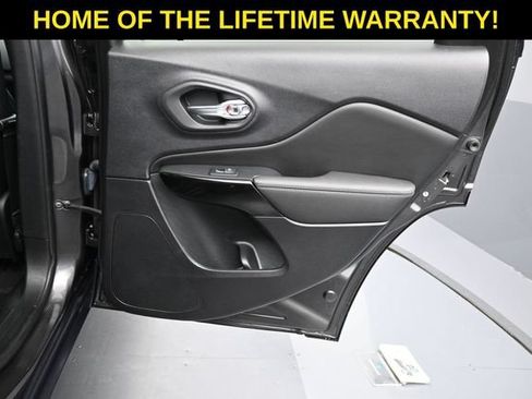 Used 2023 Jeep Cherokee Altitude Lux AWD/4WD image 43