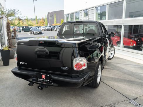 Used 2004 Ford F150 Lightning RWD image 6