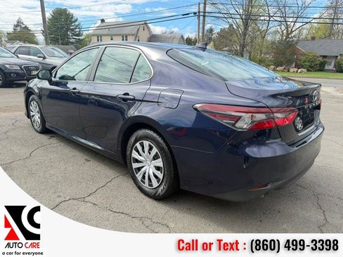 Used 2021 Toyota Camry LE image 5