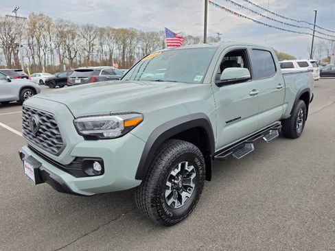 Used 2022 Toyota Tacoma TRD Off-Road w/ TRD Premium Off Road Package image 3