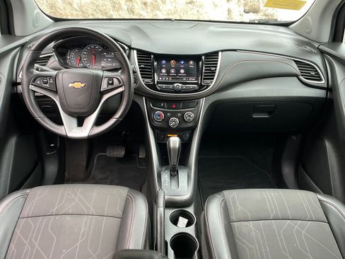 Used 2022 Chevrolet Trax LT w/ LT Convenience Package image 13