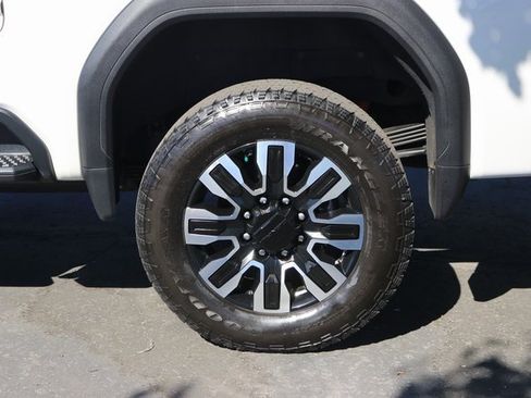 Used 2024 GMC Sierra 2500 Denali Ultimate image 9