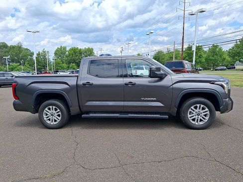 Used 2022 Toyota Tundra SR5 w/ SR5 Convenience Package AWD/4WD image 7