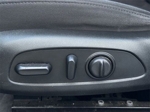 Used 2018 Chevrolet Malibu LT image 24