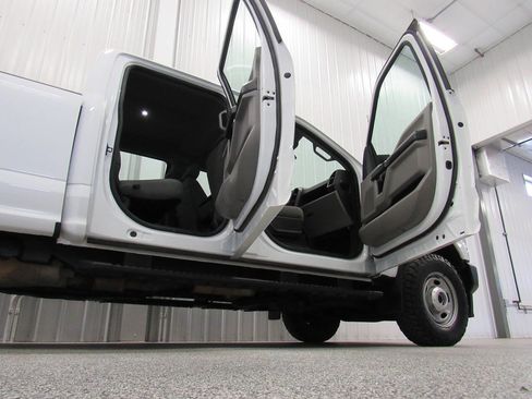 Used 2022 Ford F250 XL w/ Power Equipment Group image 18