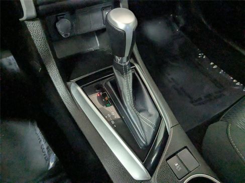 Used 2018 Toyota Corolla LE image 20