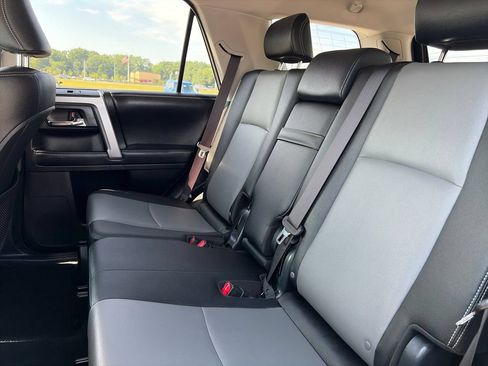 Used 2018 Toyota 4Runner SR5 Premium AWD/4WD image 27