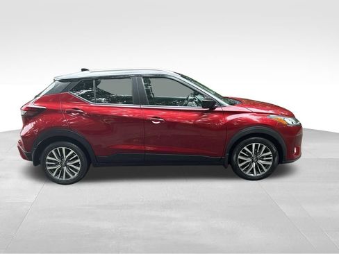 Used 2021 Nissan Kicks SV FWD image 7