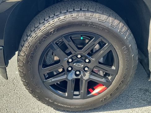 Used 2024 Chevrolet Silverado 1500 RST w/ Redline Edition AWD/4WD image 8