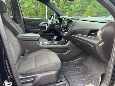 Used 2023 Chevrolet Traverse LT image 17