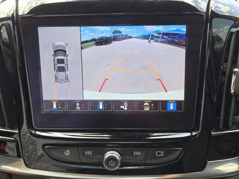 Used 2023 Chevrolet Traverse RS FWD image 13