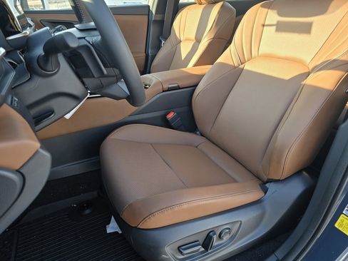 New 2025 Toyota Crown Signia image 40