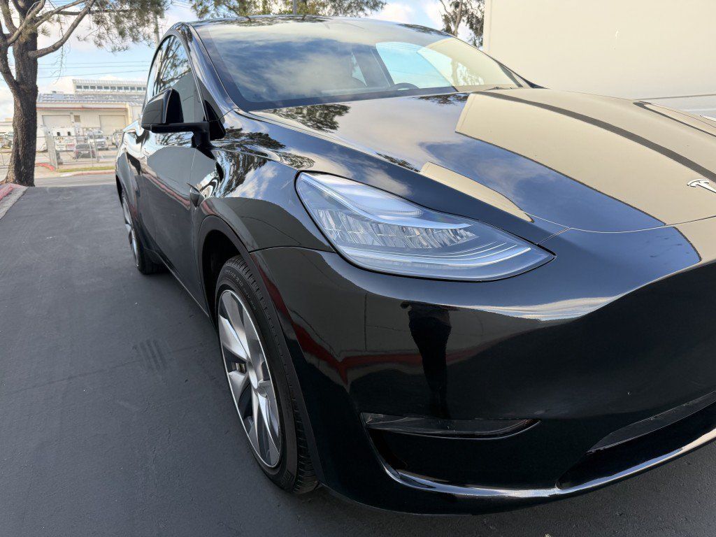 Used 2023 Tesla Model Y AWD image 7