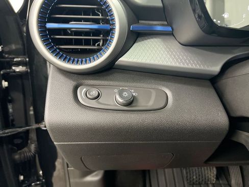 Used 2024 Chevrolet Trax LS w/ LS Convenience Package image 18