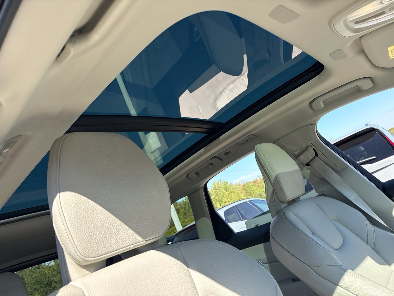 Used 2023 Volvo XC60 B5 Plus w/ Climate Package FWD image 15