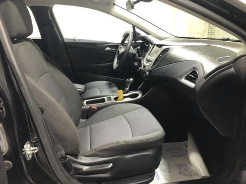 Used 2018 Chevrolet Cruze LS image 12
