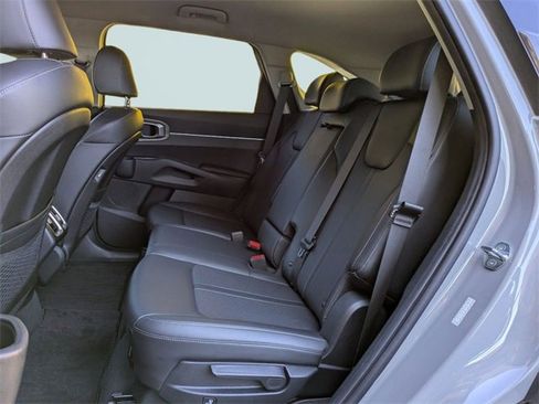 Used 2023 Kia Sorento S image 14