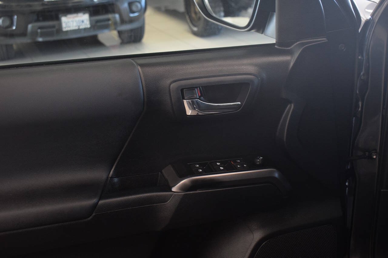 Used 2019 Toyota Tacoma TRD Sport w/ Technology Package AWD/4WD image 21
