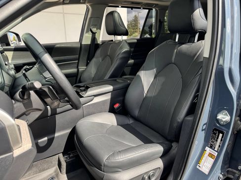 Used 2024 Toyota Grand Highlander AWD image 5