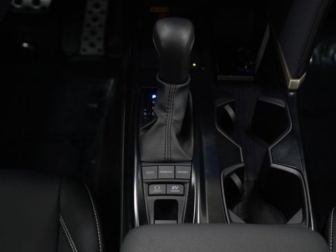 Used 2025 Toyota Camry SE FWD image 16