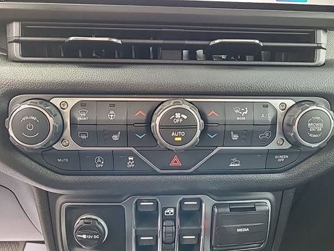 New 2026 Jeep Gladiator Willys image 38