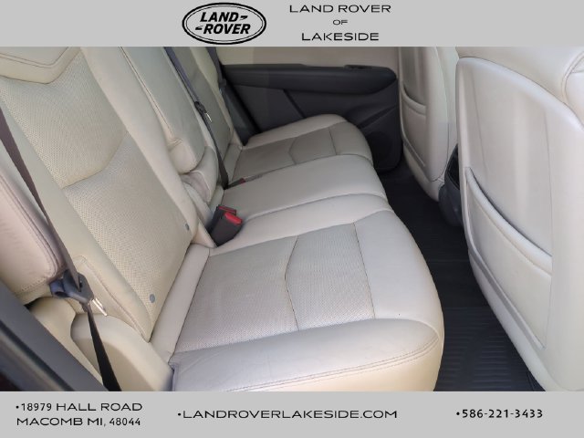 Used 2017 Cadillac XT5 Premium Luxury w/ LPO, Wheel Lock Package FWD image 17