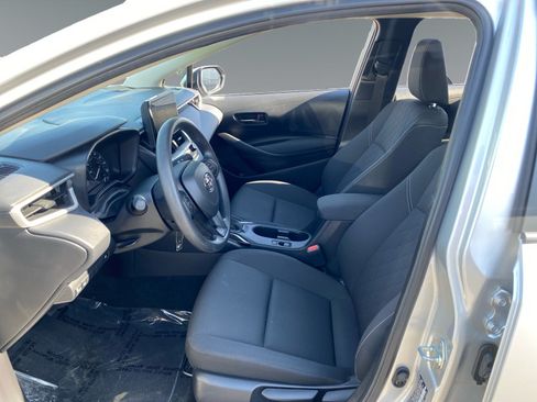 Used 2025 Toyota Corolla LE FWD image 9