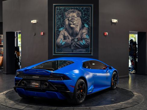 Used 2020 Lamborghini Huracan EVO RWD image 9