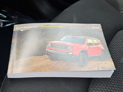 Used 2023 Jeep Renegade Altitude w/ Sun/Sound Group AWD/4WD image 28